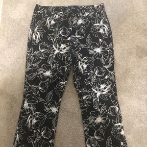 WHBM Black/White Floral Flare Crop Pants Sz 12, Exc. Condition